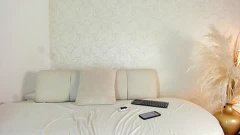 Luna online show from 02/16/26, 09:22