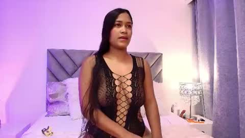 Snapshot of luna_queen7 chatting on 06/15/26, 11:23 luna_queen7 online show from 06/15/26, 11:23
