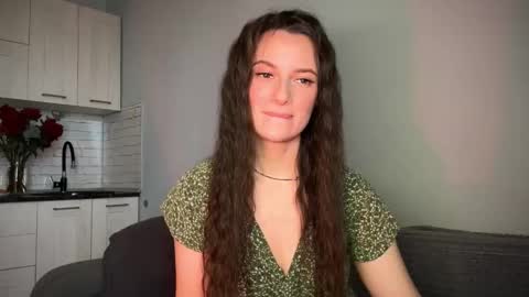 luna_raee online show from 10/01/25, 07:25