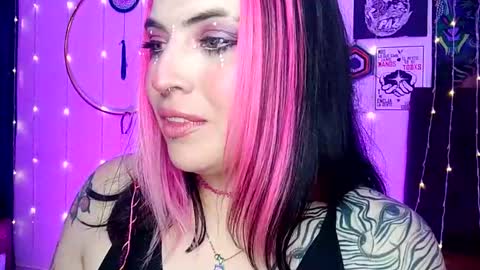 MISS LUNA  online show from 02/04/25, 09:10