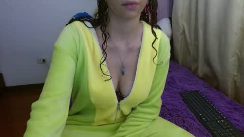 luna_rios69 online show from 12/01/25, 01:54