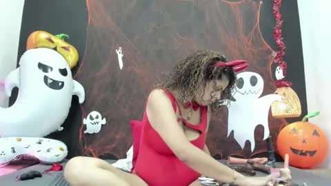 Luna online show from 10/30/25, 08:20