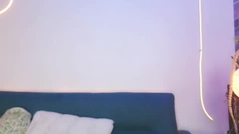 luna_valen online show from 04/24/26, 04:26