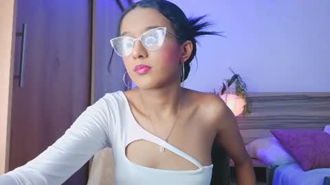 luna_valen online show from 07/17/26, 09:41