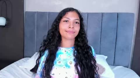 luna_varela_ online show from 06/17/26, 01:45