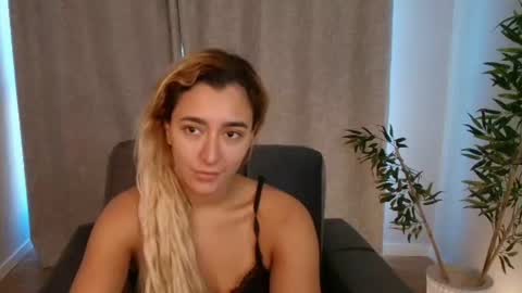 Snapshot of luna_velvvet chatting on 06/23/26, 02:26 Luna online show from 06/23/26, 02:26