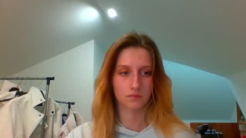 L U N A  online show from 12/06/24, 03:00