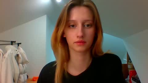 L U N A  online show from 12/18/24, 02:49