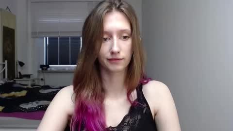 L U N A  online show from 11/12/25, 07:09