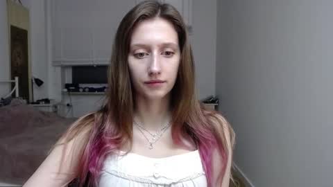 L U N A  online show from 12/17/25, 06:30