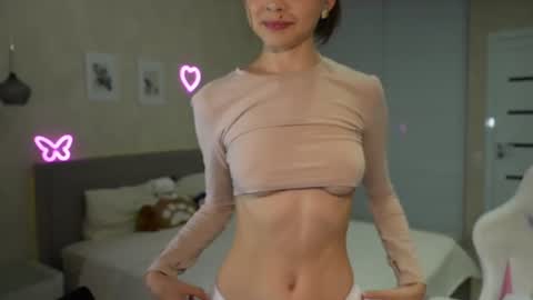Snapshot of luna_yung chatting on 07/01/26, 05:45 Sweet Luna online show from 07/01/26, 05:45