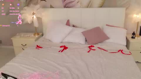 Luna online show from 04/19/26, 06:10