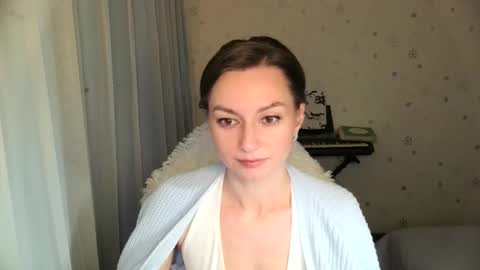 lunaa_bluee online show from 11/09/25, 07:01