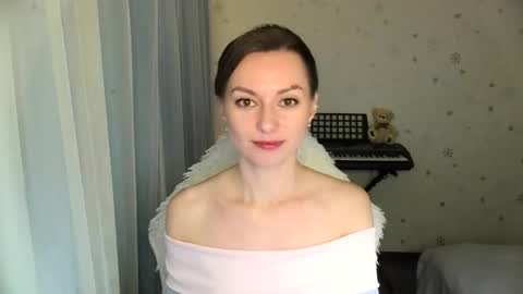 lunaa_bluee online show from 11/16/25, 07:52