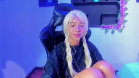 lunna online show from 02/11/26, 03:33