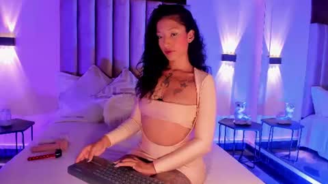 lunaa_moonn online show from 07/22/26, 07:38
