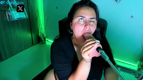 Snapshot of lunaahatzel chatting on 12/10/24, 07:37 Luna Hatzel online show from 12/10/24, 07:37