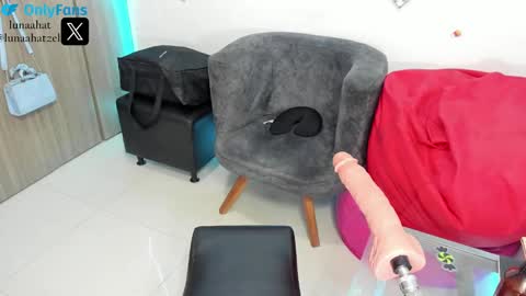 Snapshot of lunaahatzel chatting on 01/15/25, 01:52 Luna Hatzel online show from 01/15/25, 01:52