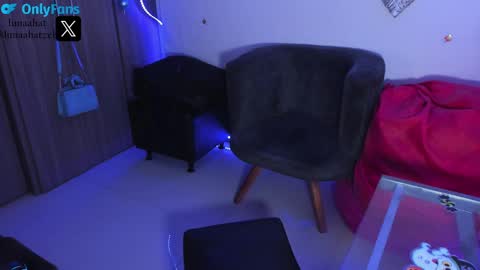 Snapshot of lunaahatzel chatting on 01/23/25, 08:25 Luna Hatzel online show from 01/23/25, 08:25