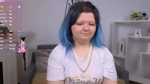 Snapshot of lunaar_ chatting on 05/06/26, 05:46 Luna online show from 05/06/26, 05:46