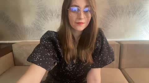 lunafeather online show from 04/01/26, 04:24