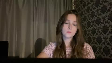 Snapshot of lunafeather chatting on 06/15/26, 06:32 lunafeather online show from 06/15/26, 06:32