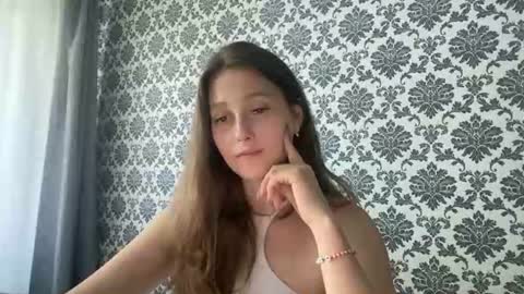 Snapshot of lunafeather chatting on 06/17/26, 08:39 lunafeather online show from 06/17/26, 08:39
