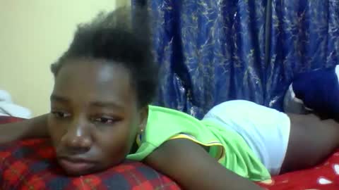 lunah_kitty online show from 04/23/26, 01:40
