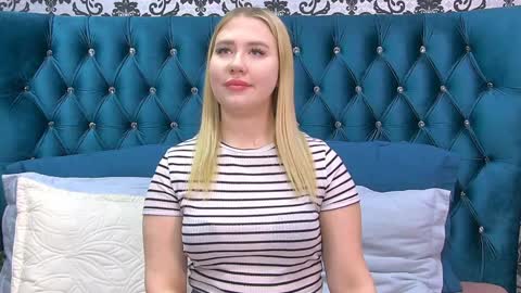 Snapshot of lunahouston chatting on 12/20/24, 02:08 LunaHouston online show from 12/20/24, 02:08