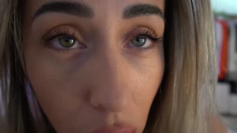 Laura online show from 02/04/25, 12:44