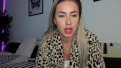 Laura online show from 02/05/25, 10:33