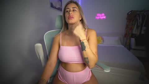 Laura online show from 11/21/25, 12:04