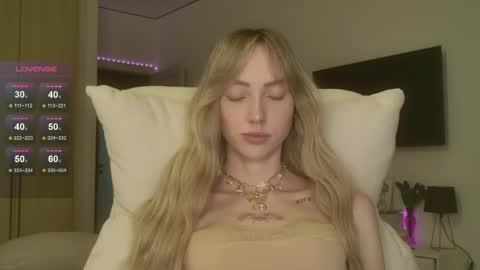 Luna online show from 04/17/26, 11:08