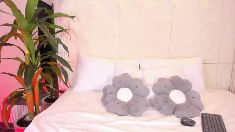 Luna  online show from 04/22/26, 04:26