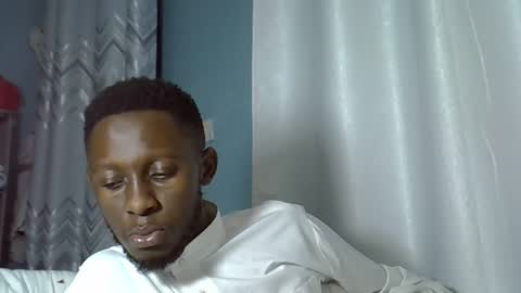 Snapshot of lunalove22_ chatting on 10/26/25, 01:44 lunalove22_ online show from 10/26/25, 01:44