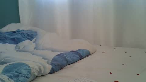 Snapshot of lunalove22_ chatting on 11/28/25, 04:15 lunalove22_ online show from 11/28/25, 04:15