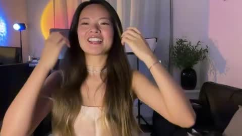 Luna online show from 06/05/26, 12:22
