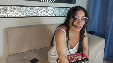 Snapshot of lunamilff chatting on 12/09/24, 05:18 Ln online show from 12/09/24, 05:18