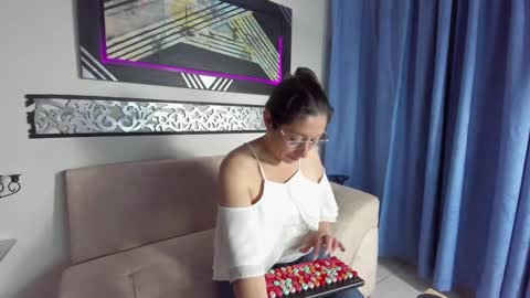 Snapshot of lunamilff chatting on 12/11/24, 02:41 Ln online show from 12/11/24, 02:41