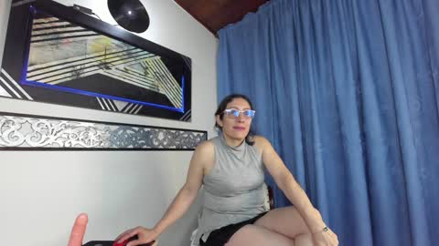 Snapshot of lunamilff chatting on 12/27/24, 02:47 Ln online show from 12/27/24, 02:47
