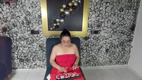 Snapshot of lunamilff chatting on 01/09/25, 08:24 Ln online show from 01/09/25, 08:24