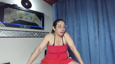 Snapshot of lunamilff chatting on 01/10/25, 05:15 Ln online show from 01/10/25, 05:15