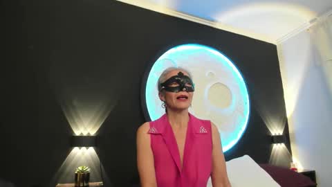 lunamisteriosa_ online show from 10/23/25, 11:09