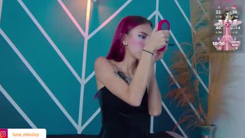 Luna online show from 09/26/25, 07:51