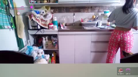 Snapshot of lunamoon_17 chatting on 02/21/25, 04:05 LUNA online show from 02/21/25, 04:05