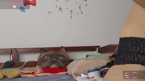 Snapshot of lunamoon_17 chatting on 10/21/25, 06:08 LUNA online show from 10/21/25, 06:08