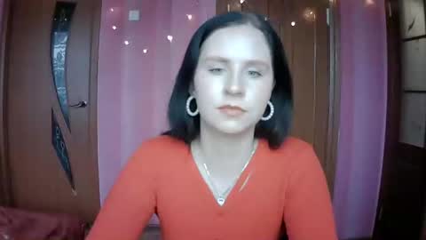 lunamystique_ online show from 01/27/25, 09:23