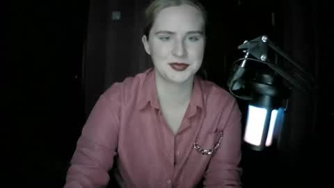 lunamystique_ online show from 10/26/25, 07:20