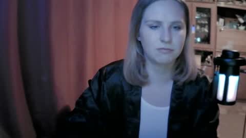 lunamystique_ online show from 06/17/26, 04:08