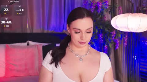 Luna  next streams Mon Fri Sat Sun 8pm-5am gmt0 online show from 02/05/25, 01:04